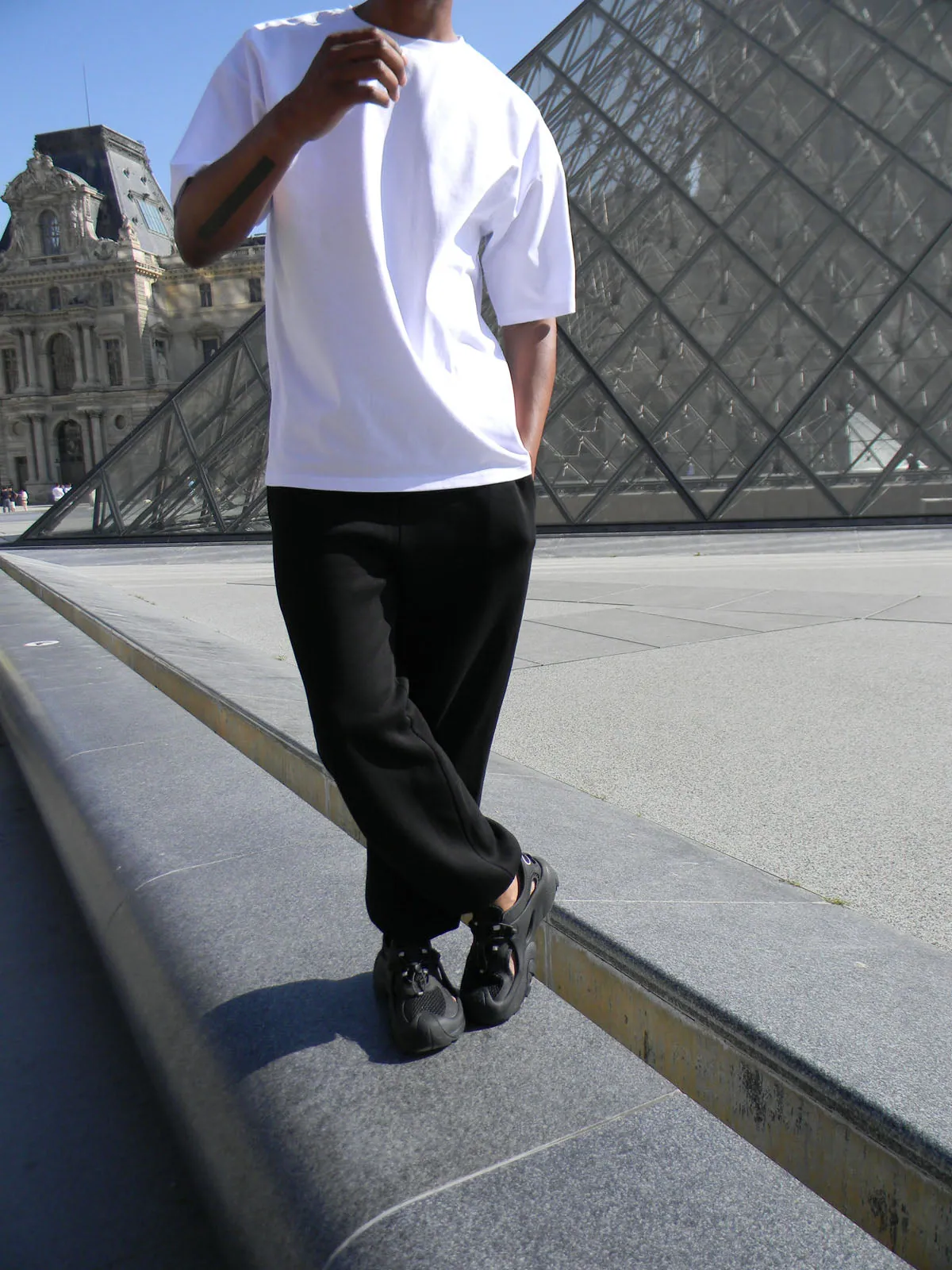 Pants hover